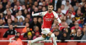 Arsenal thất bại trong việc đẩy người thừa