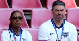 Cha Bellingham bị huyền thoại bóng đá Anh chỉ trích gay gắt