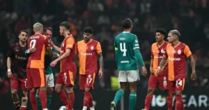 Liverpool bị Galatasaray châm chọc thẳng mặt
