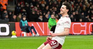 Arsenal thể hiện bản lĩnh nhà vô địch trước Bournemouth